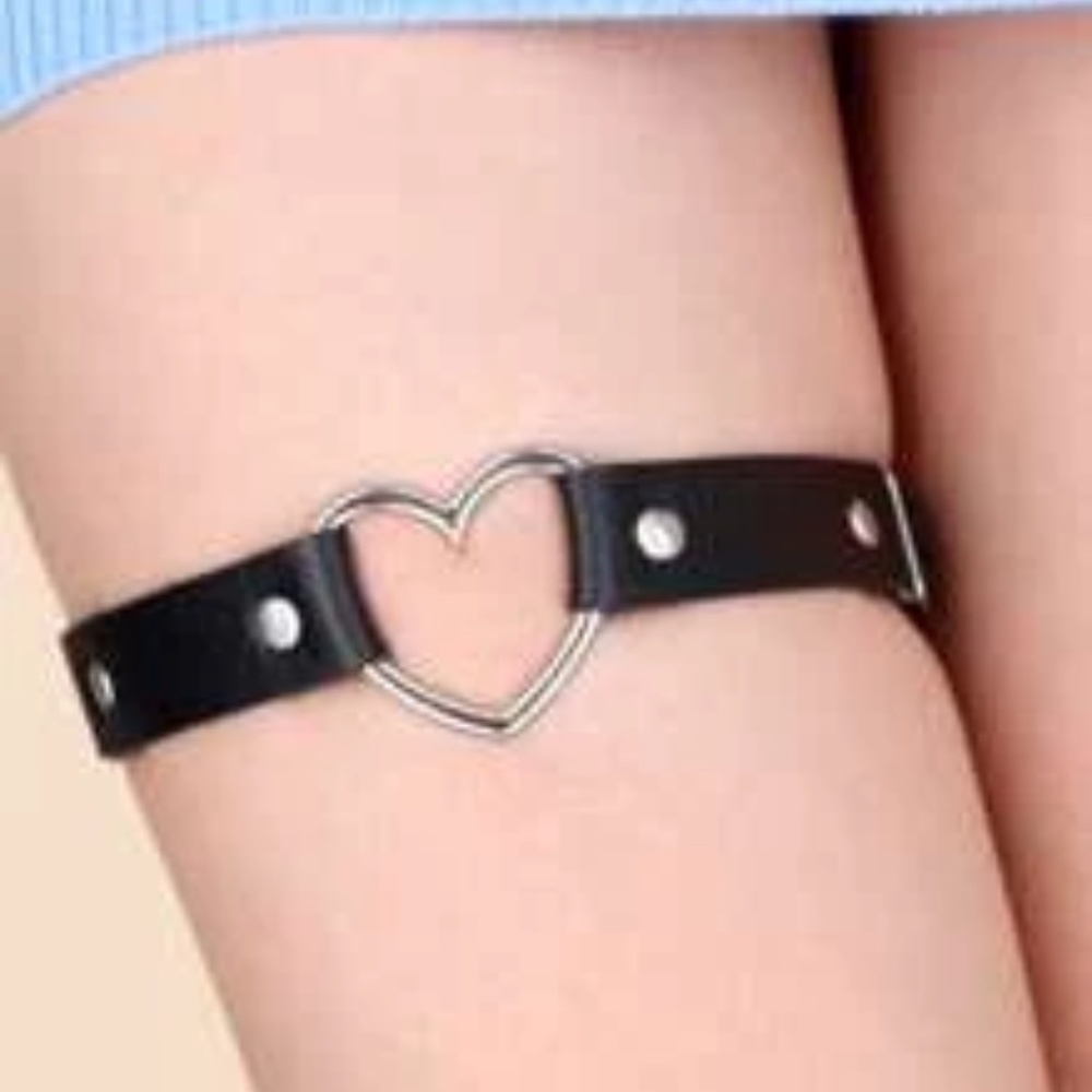 black leather silver heart ring leg garter